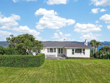 11 Singers Road, Korokoro, Lower Hutt