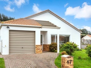 17 Lakeside Villas, Whitby, Porirua