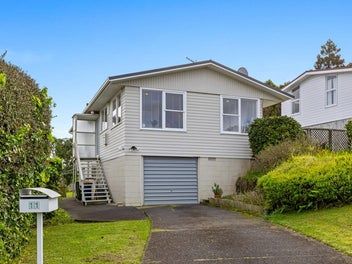 11 Barker Rise, Northcross, Auckland