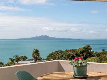 1/33 SHARON RD, Waiake, Auckland