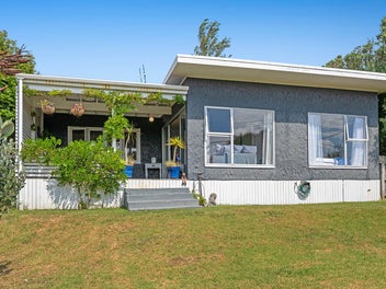 1/867 Beach Road, Waiake, Auckland