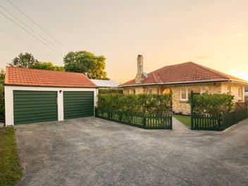 121 Galloway Street, Hamilton East, Hamilton