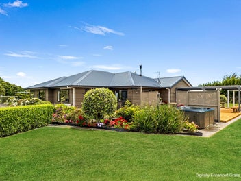 98 Pitt Road, Hillsborough, New Plymouth