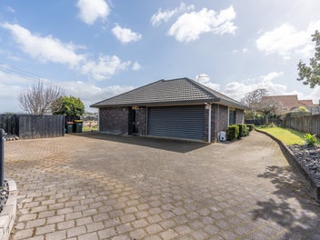 12 Sunny Dale, Western Heights, Hamilton