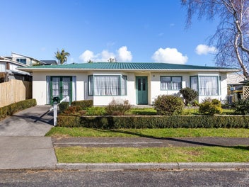 4 Julian Place, Westown, New Plymouth
