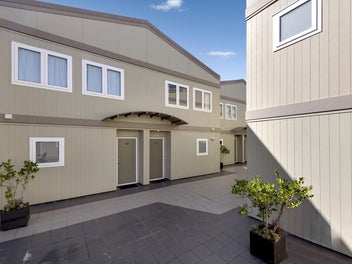 12/118 Broadway, Newmarket, Auckland