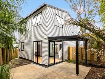 1/69 Target Road, Totara Vale, Auckland