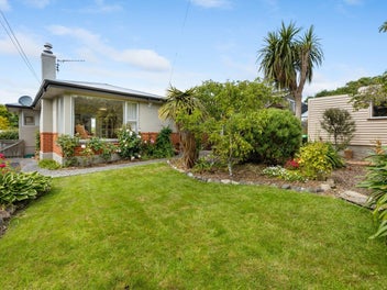 14 Hugh Street, Sawyers Bay, Dunedin