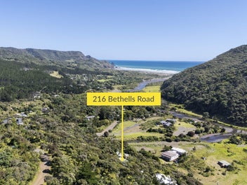 216 Bethells Road, Te Henga / Bethells Beach