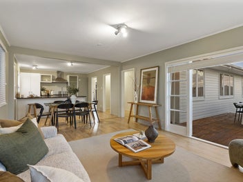 1/17 Fairclough Road, Beach Haven, Auckland