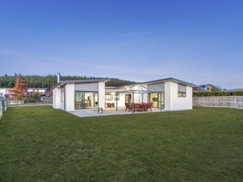 7 Centre Crescent, Wanaka