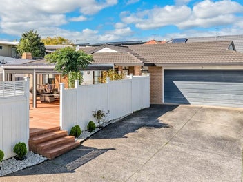 3/11 Roanoke Way, Albany, Auckland