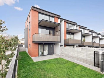 9/9 Eastview Road, Glen Innes, Auckland