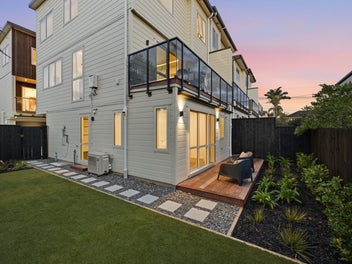 5/3 Corrella Road, Belmont, Auckland