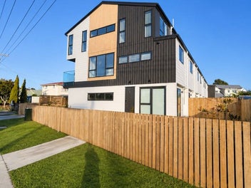 1/36 Longburn Road, Henderson, Auckland