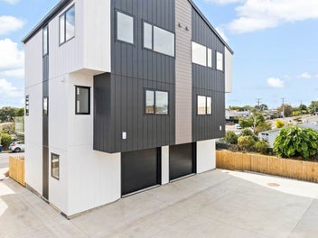 2/40 Saint Leonards Road, Kelston, Auckland