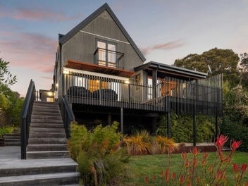 10 Tuawera Terrace, Clifton, Christchurch
