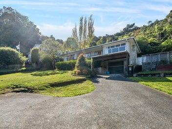 8 James Grove, Stokes Valley, Lower Hutt
