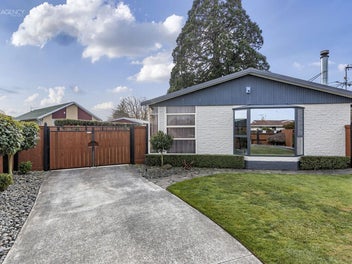 8 Springmead Place, Hornby, Christchurch