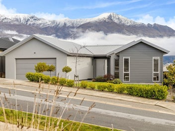 8 The Heights Avenue, Wanaka