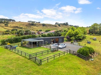 56 Cemetery Road, Pollok, Pollok