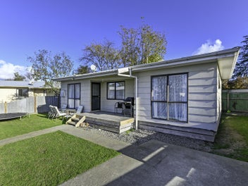 913F Nelson St N, Mayfair, Hastings