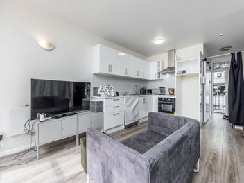 1B/9 Upper Queen Street, Newton, Auckland