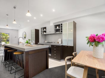 9/21 Hunters Park Drive, Three Kings, Auckland