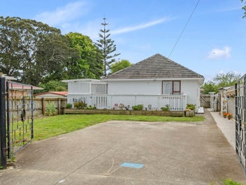 9 Lloyd Avenue, Papatoetoe, Auckland