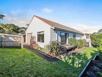 14 Hale Crescent, Bayview, Auckland