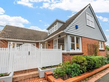 10 Avalon Crescent, Avalon, Lower Hutt