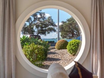 2/277 Tamaki Drive, Kohimarama, Auckland