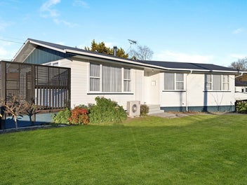 2 Mabian Crescent, Deanwell, Hamilton
