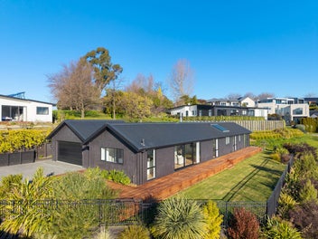 19 Golf View Close, Fairhall