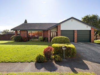 15 Cooper Place, Chedworth, Hamilton