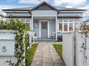 1/5 Roslyn Terrace, Stanley Point, Auckland