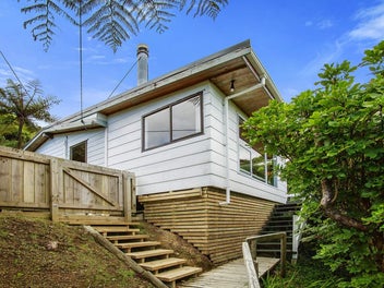 38 Akatea Road, Korokoro, Lower Hutt