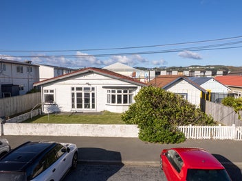 73 Apu Crescent, Lyall Bay, Wellington