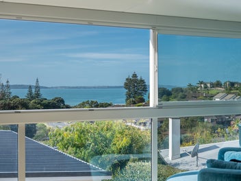 1015 Beach Road, TORBAY, AUCKLAND