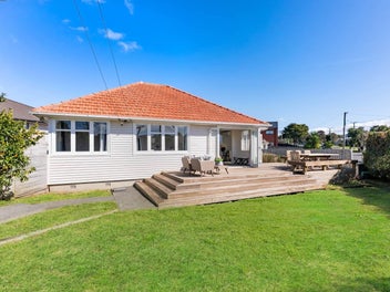 25 Holland Avenue, Point England, Auckland
