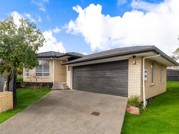 5 Kasia Close, Massey, Auckland