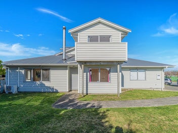35 Cleat Street, Whitby, Porirua