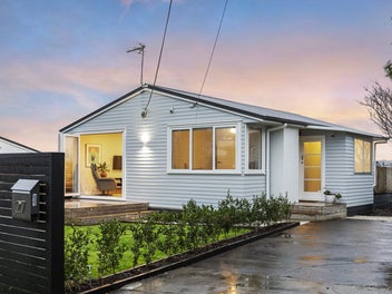 27 Kirrie Avenue, Te Atatu South, Auckland