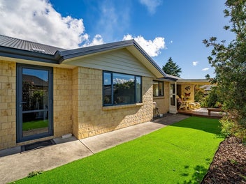 37B Eighty Eight Valley Road, Wakefield