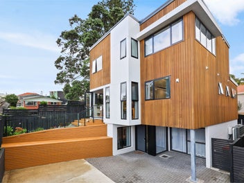 9E Glenfern Road, Mellons Bay, Auckland