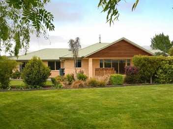 24 Mill Grove, Clareville, Carterton
