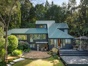 1 Janet Place, Laingholm, Auckland