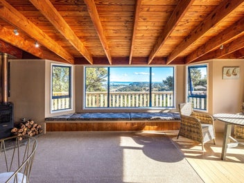 65 Crescent Road East, Ostend, Waiheke Island