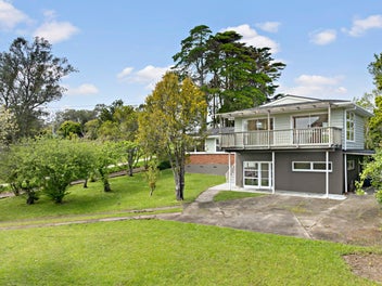 20 Cliff View Drive, Green Bay, Auckland
