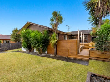 27 Dianne Louise Drive, HALF MOON BAY, AUCKLAND